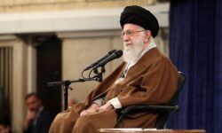 عیادت رهبر معظم انقلاب از آیت الله مکارم شیرازی