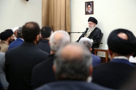 اینکه هرکس رأی نداد را جزو مخالفان نظام حساب کنیم خطای بزرگی است