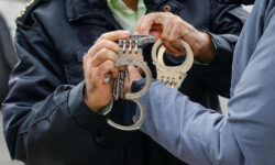 دستگیری ۴ مدیر شهرداری  و ۲ عضو شورای شهر آبادان به اتهام اختلاس