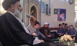 اقامه نماز جماعت در مدرسه امام علی ناحیه ۳ اهواز به امامت موسوی فرد نماینده ولی فقیه در خوزستان