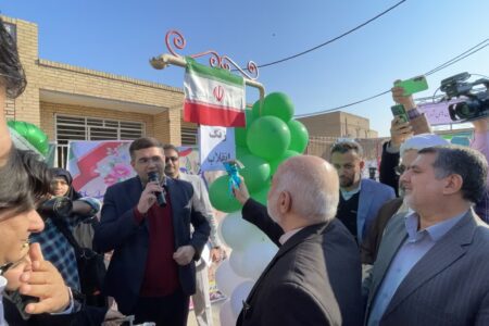 نواختن زنگ انقلاب در دبیرستان خوروش شهرستان کارون با حضور استاندار خوزستان
