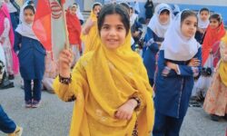 فیلم/ جشن بزرگداشت دهه فجر در مدارس عشایری خوزستان