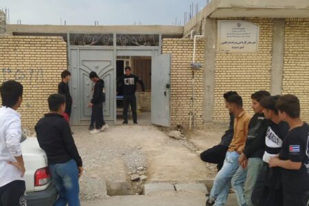 دانش آموزان هنرستان عشایری  دارالفنون گتوند در یک خانه محقر  اجاره ای تحصیل می کنند