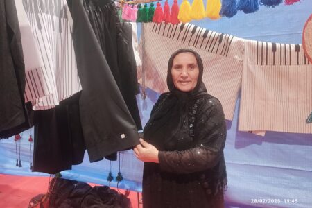 سومین شب از جشنواره اقوام ، صنایع دستی و سوغات در نمایشگاه بین المللی اهواز  با حضور گسترده مردم برگزار شد