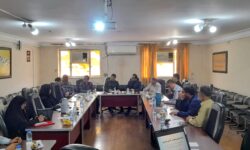 جلسه کارگروه آموزش، تحقیقات و فناوری مجمع بسیجیان ناحیه امام علی(ع) اهواز در دانشگاه آزاد برگزار شد/ علی قیاص وند :  حل مشکلات کلان استان نیازمند همکاری دانشگاه و نخبگان است