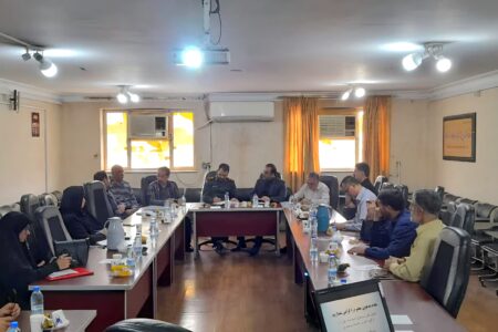 جلسه کارگروه آموزش، تحقیقات و فناوری مجمع بسیجیان ناحیه امام علی(ع) اهواز در دانشگاه آزاد برگزار شد/ علی قیاص وند :  حل مشکلات کلان استان نیازمند همکاری دانشگاه و نخبگان است