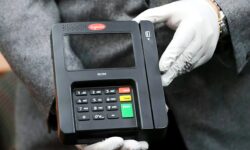 دستگیری کلاهبردار حرفهای در مسجدسلیمان ؛ برداشت ۱۳ میلیاردی با «دستگاه اسکیمر » از کارت بانکی