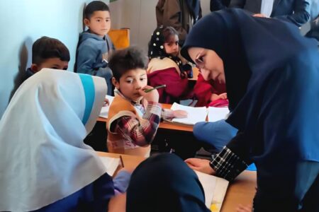 معاون ابتدایی وزارت آموزش و پرورش  در جمع مدارس کوچ‌رو خوزستان: معلمان عشایر، طلایه‌داران عدالت آموزشی هستند
