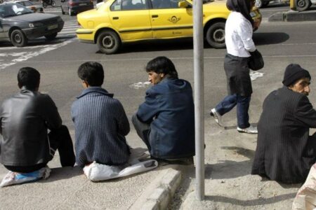 در سرزمین نفت و نخل، جوانان تشنه کارند؛ مهاجرت اجباری یا ماندن در حسرت